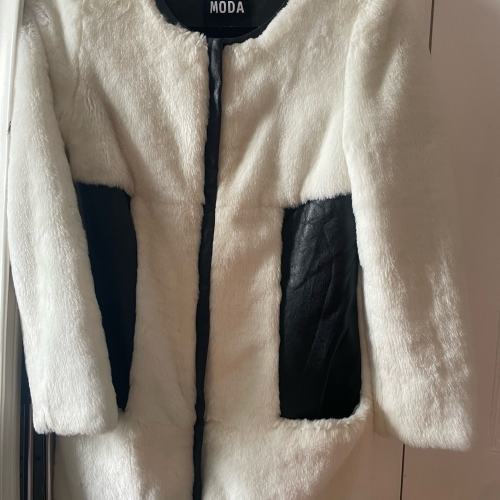 Vero Moda Women's White and Black Teddy Jacket